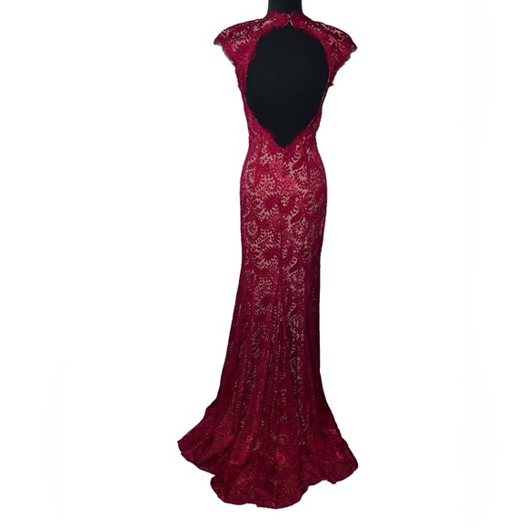 True Red in color Stretch Lace Jovani Gown with modesty panel - size 6/8 - Picture 4 of 5
